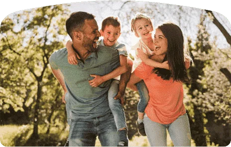 couple with their two children on their back smiling